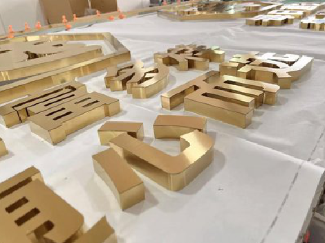 万源拉丝不锈钢字的特点。